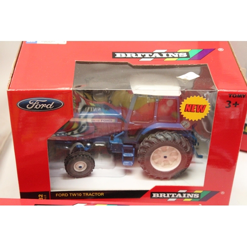 425 - SIX BRITAINS 1:32 SCALE MODELS TO INCLUDE A DUAL PURPOSE BUILDING, A FORD TW10 TRACTOR, A LAND ROVER... 