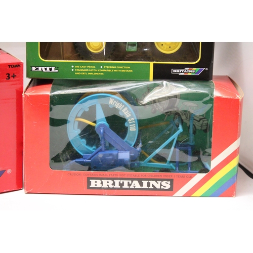 444 - FIVE BRITAINS 1:32 SCALE MODELS TO INCLUDE A JOHN DEERE 6210 TRACTOR WITH LOADER, A JOHN DEERE 7920 ... 