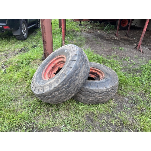 122 - 2 TYRER WHEELS AND TYRES 12.5-15  + VAT