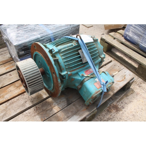 124 - 7.5KW INVERTER RATED BROOK CROMPTON ATEX MOTOR
HEAVY DUTY CAST IRON DESIGN  + VAT