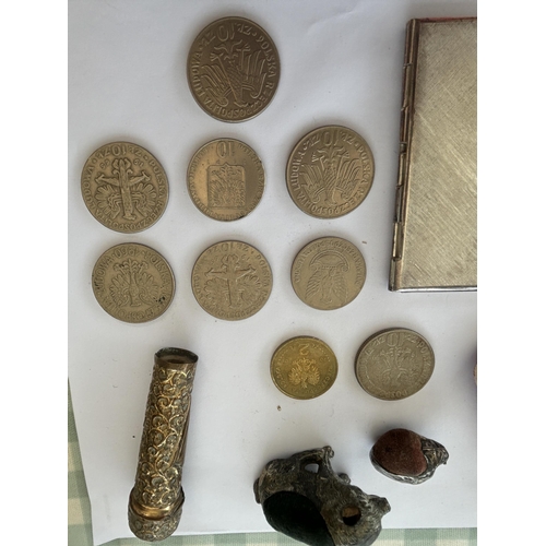 100 - VARIOUS ITEMS TO INCLUDE PIN CUSHIONS, FOLD UP GLASSES, BRASS VESTA CASE, COINS, NOTEPAD ETC