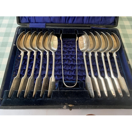 99 - A BOXED SET OF TWELVE DIXON SILVER PLATED TEASPOONS AND NIPS AND FIVE FURTHER ITEMS TO INCLUDE SCISS... 