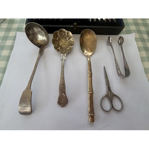 99 - A BOXED SET OF TWELVE DIXON SILVER PLATED TEASPOONS AND NIPS AND FIVE FURTHER ITEMS TO INCLUDE SCISS... 