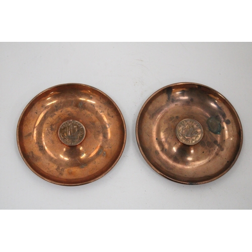 104 - A PAIR OF 1947 (GEORGE VI) DOUBLE SIDED ROUND COPPER PIN DISHES