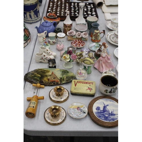 111 - A MIXED LOT OF COLLECTABLES TO INCLUDE TWO COALPORT FIGURINES, A AYNSLEY VASE, DENBY SUGAR BOWL, A P... 