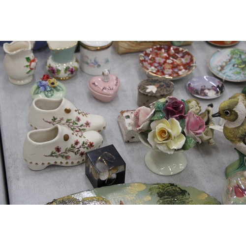 111 - A MIXED LOT OF COLLECTABLES TO INCLUDE TWO COALPORT FIGURINES, A AYNSLEY VASE, DENBY SUGAR BOWL, A P... 