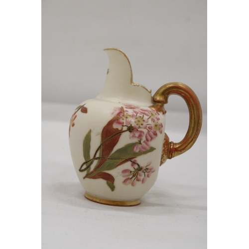 118 - A ROYAL WORCESTER PORCELAIN HAND PAINTED PITCHER JUG