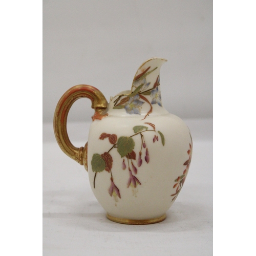 118 - A ROYAL WORCESTER PORCELAIN HAND PAINTED PITCHER JUG