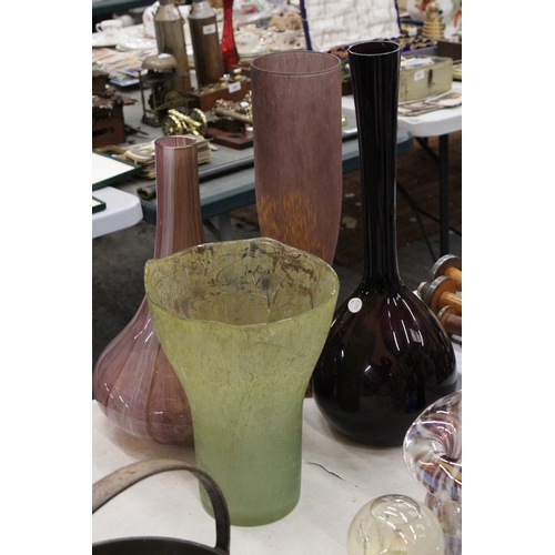 136 - FOUR LARGE GLASS DESIGNER VASES INCLUDING SWEDISH PAUL HOFF PIECE ( TALLEST APPROXIMATELY 50CM )