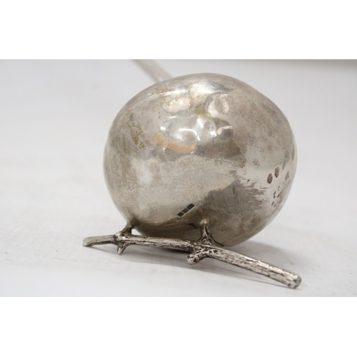 1 - A STAMPED 830 CONTINENTAL SILVER POMEGRANATE PEN HOLDER - WEIGHT 155.13 G