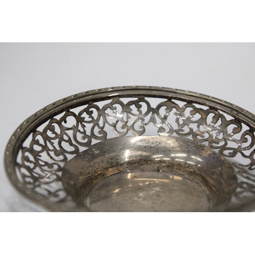 12 - A HALLMARKED BIRMINGHAM SILVER BON BON DISH WITH PIERCED DECORATION - WEIGHT - 49.57 G