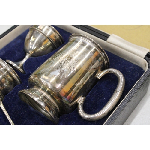 2 - A HALLMARKED BIRMINGHAM SILVER CHRISTENING SET ENGRAVED IN ORIGINAL BOX - WEIGHT 104.33 G