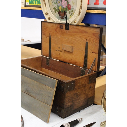 32 - A MILITARY CAMPAIGN CHEST WITH RAF PADLOCK - 62 X 28 CM