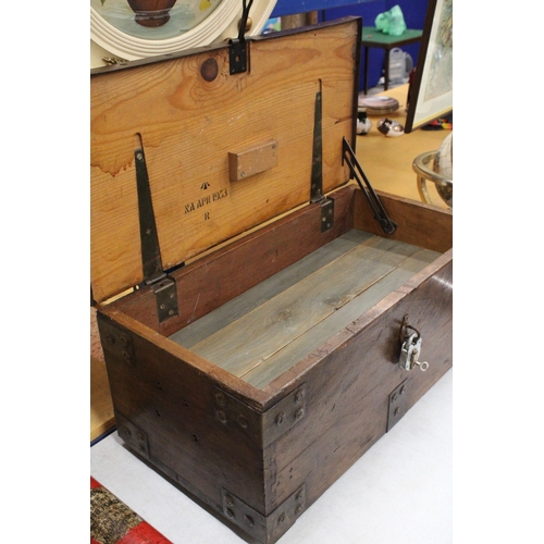 32 - A MILITARY CAMPAIGN CHEST WITH RAF PADLOCK - 62 X 28 CM