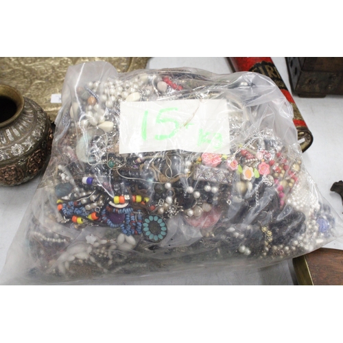 35 - A 15 KG BAG OF VINTAGE COSTUME JEWELLERY