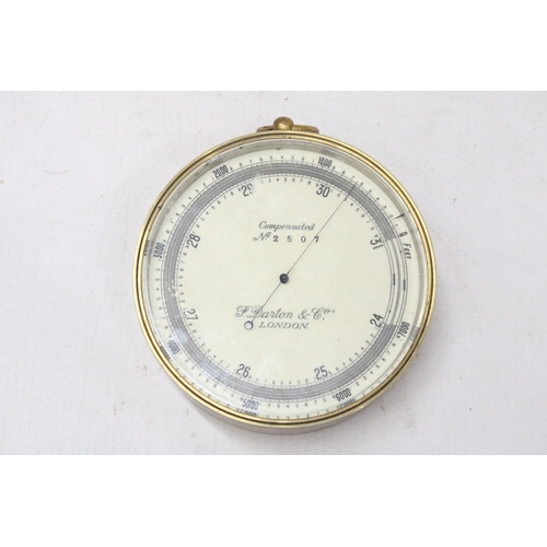 4 - A PRE 1924 MILITARY ANEROID COMPENSATED BAROMETER NO. 2507 BY F. DARTON & CO., LONDON