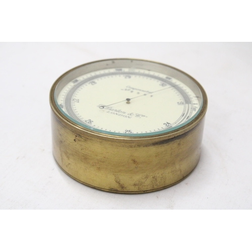 4 - A PRE 1924 MILITARY ANEROID COMPENSATED BAROMETER NO. 2507 BY F. DARTON & CO., LONDON