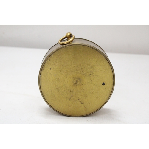 4 - A PRE 1924 MILITARY ANEROID COMPENSATED BAROMETER NO. 2507 BY F. DARTON & CO., LONDON