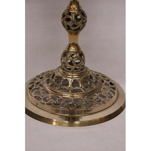 46 - A MARBLE TOP WITH BRASS STAND SIDE TABLE