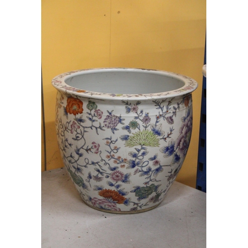 49 - A LARGE ORIENTAL JARDINIERE - 35 CM (H) 40 (D)