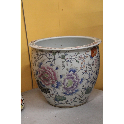 49 - A LARGE ORIENTAL JARDINIERE - 35 CM (H) 40 (D)