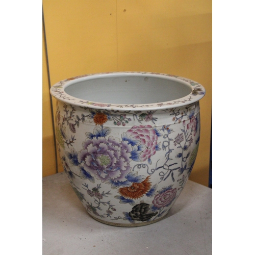 49 - A LARGE ORIENTAL JARDINIERE - 35 CM (H) 40 (D)