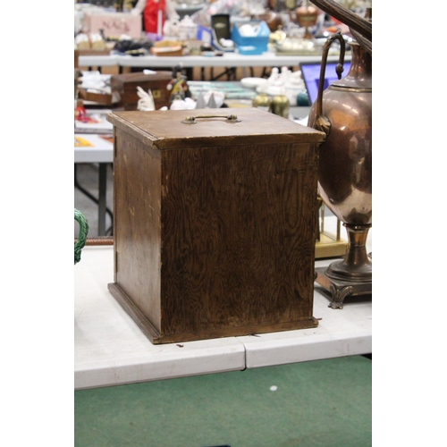 8 - A VINTAGE OAK SPECIMEN CABINET WITH KEY AND BRASS CARRY HANDLE - 30 X 34.5 CM