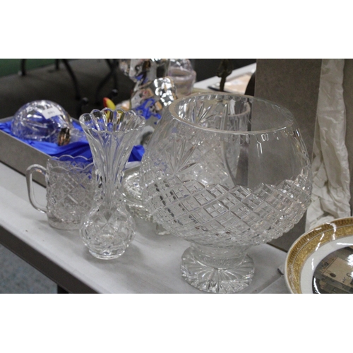 160 - A COLLECTION OF CRYSTAL GLASSWARE TO INCLUDE AN EDINBURGH CRYSTAL DECANTER WITH A HALLMARKED SILVER ... 