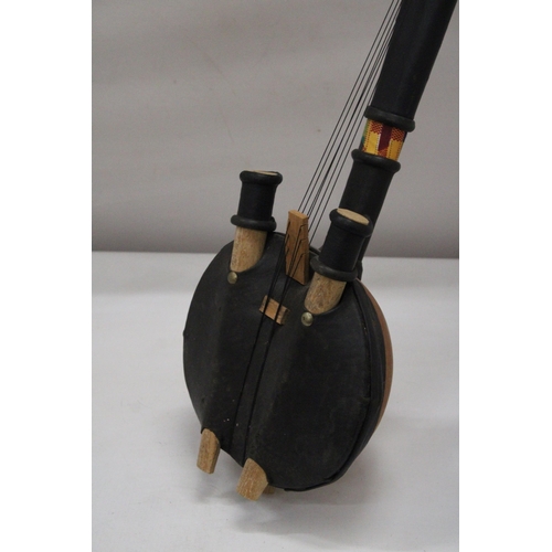 178 - A SIX STRING GHANAIAN KORA LUTE FROM WEST AFRICA