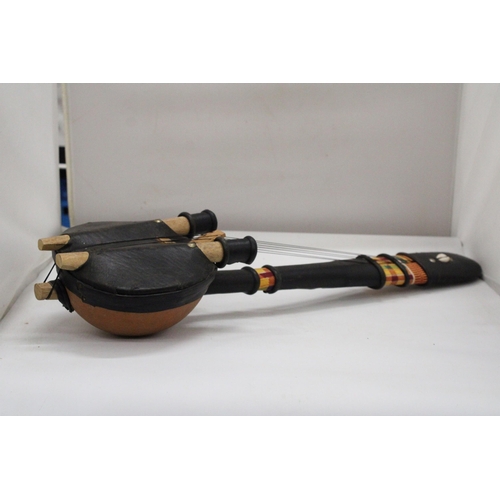 178 - A SIX STRING GHANAIAN KORA LUTE FROM WEST AFRICA