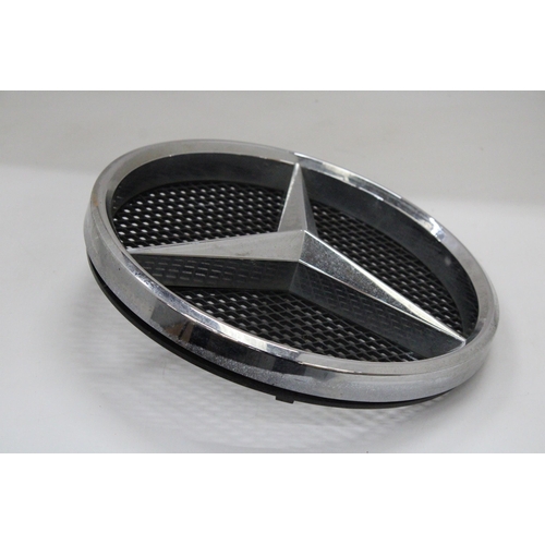 184 - A LARGE MERCEDES GRILL EMBLEM