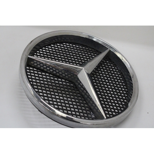 184 - A LARGE MERCEDES GRILL EMBLEM