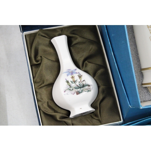 189 - THREE BOXED PIECES OF COALPORT AND ROYAL WORCESTER TO INCLUDE A TANKARD, SMALL VASE AND OMMEMORATIVE... 