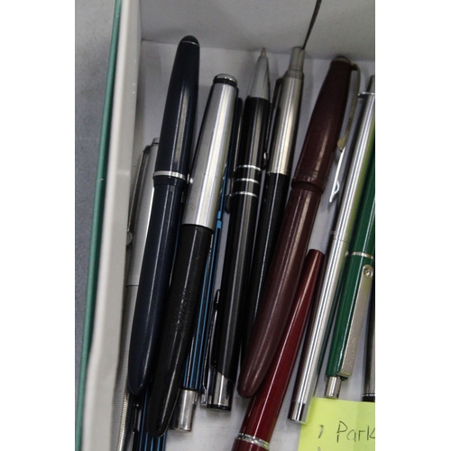 196 - A COLLECTION OF FOUNTAIN, CARTRIDGE AND BALLPOINT PENS TO INCLUDE PARKER AND PELIKAN