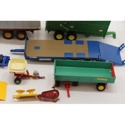 491 - EIGHT BRITAINS 1:32 SCALE MODELS TO INCLUDE AN ANIMAL TRANSPORTER, A FLAT BED TRUCK, A TIPPER TRAILE... 