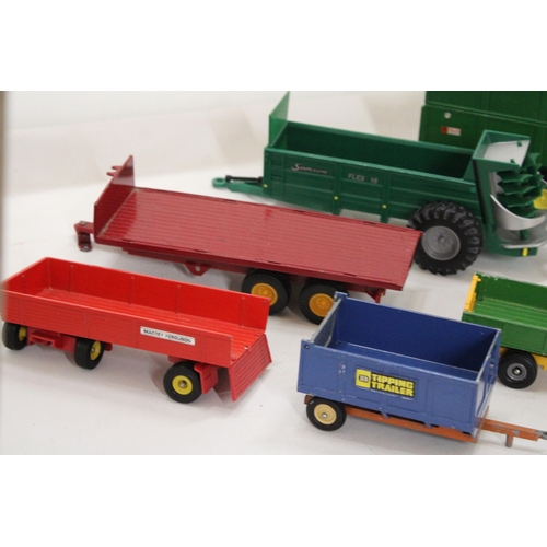 492 - EIGHT BRITAINS 1:32 SCALE MODELS TO INCLUDE A MANURE SPREADER, FLAT BED TRUCK, TIPPER TRAILER, TWO T... 