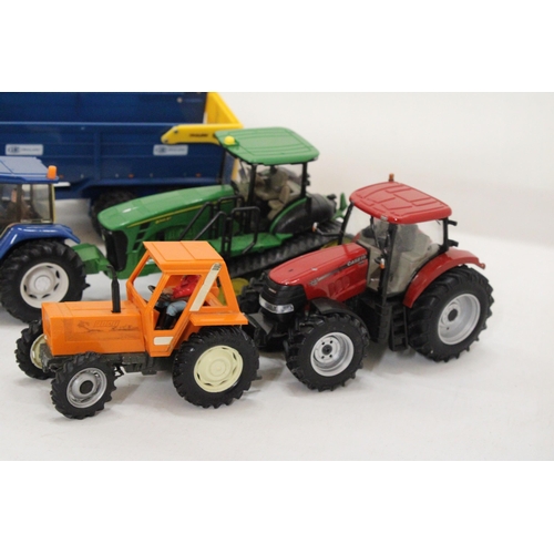 495 - FIVE BRITAINS 1:32 SCALE MODELS TO INCLUDE A JOHN DEERE 8345 RT TRACKED TRACTOR, A FORD NEW HOLLAND ... 