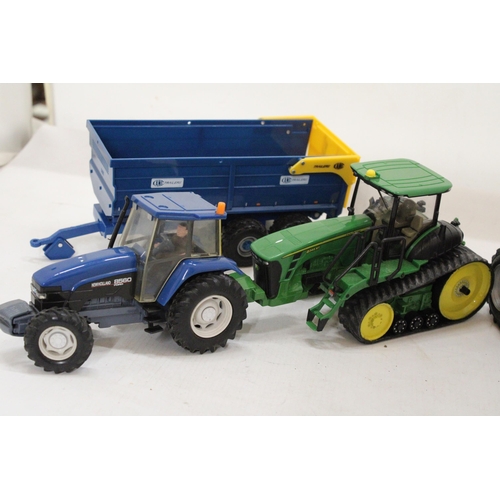 495 - FIVE BRITAINS 1:32 SCALE MODELS TO INCLUDE A JOHN DEERE 8345 RT TRACKED TRACTOR, A FORD NEW HOLLAND ... 