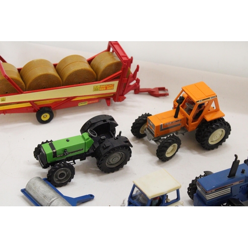 498 - SIX BRITAINS MODELS TO INCLUDE A FORD TW-35 TRACTOR, A FORD 6600 TRACTOR, AN ORANGE TRACTOR, DX110 T... 