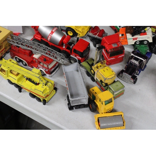 257 - A LARGE COLLECTION OF DIE-CAST MODEL TRUCKS, TRAILERS AND LOADS