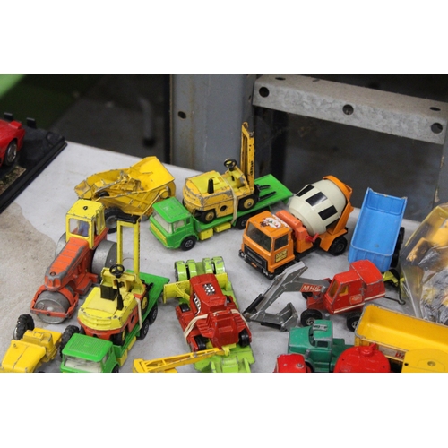 264 - A LARGE QUANTITY OF VINTAGE DIE-CAST CONSTRUCTION VEHICLES TO INCLUDE, MATCHBOX, DINKY, LONE STAR, E... 