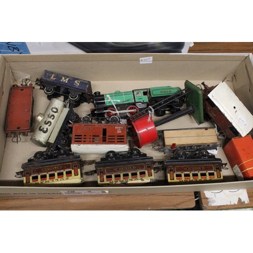 293 - A LARGE COLLECTION OF HORNBY O GAUGE RAILWAY ITEMS TO INCLUDE TRACK, ENGINES, COACHES, ROLLING STOCK... 