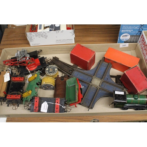 293 - A LARGE COLLECTION OF HORNBY O GAUGE RAILWAY ITEMS TO INCLUDE TRACK, ENGINES, COACHES, ROLLING STOCK... 