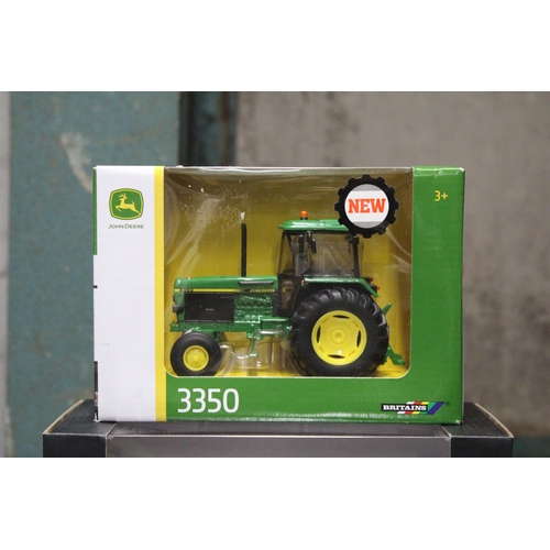 373 - TWO 1/32 SCALE MODELS TO INCLUDE A BRITAINS JOHN DEERE 3350 TRACTOR AND A UNIVERSAL HOBBIES FORD TRA... 