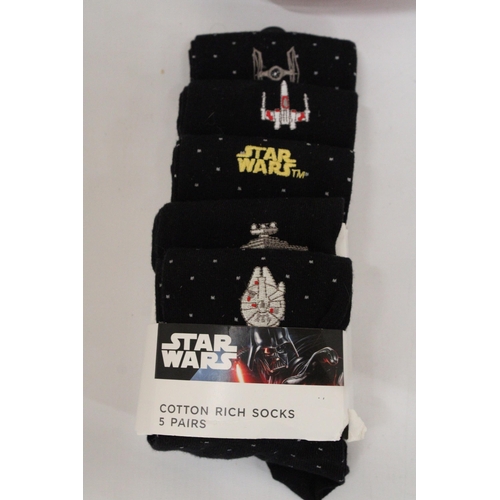 397 - FOUR STAR WARS ITEMS TO INCLUDE A DARTH VADER TRANSFORMER, AN ANAKIN SKYWALKER FIGURE, FOUR MINI GLA... 