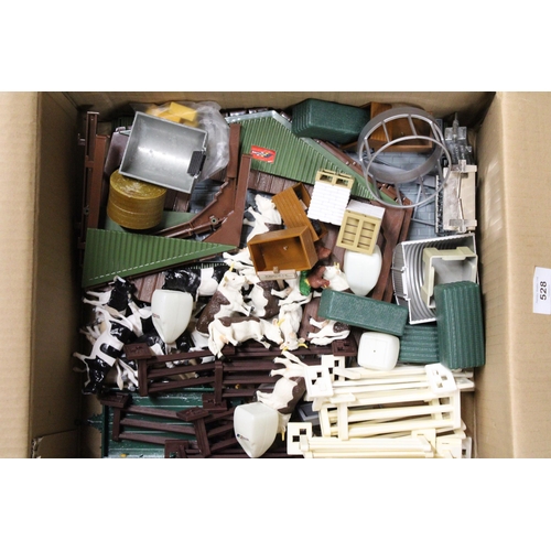 528 - A LARGE QUANTITY OF BRITAINS 1:32 SCALE FARMYARD MODELS AND ACCESSORIES TO INCLUDE BUILDINGS, TRACTO... 