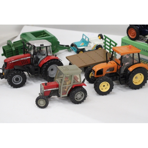 537 - A QUANTITY OF BRITAINS FARM MODELS TO INCLUDE A MASSEY FERGUSON 7480 TRACTOR, A VINTAGE MASSEY FERGU... 