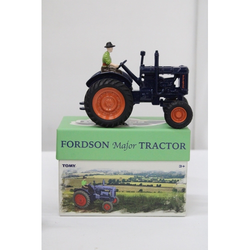 537 - A QUANTITY OF BRITAINS FARM MODELS TO INCLUDE A MASSEY FERGUSON 7480 TRACTOR, A VINTAGE MASSEY FERGU... 