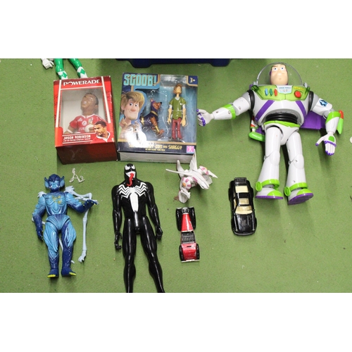 550 - A QUANTITY OF FIGURES TO INCLUDE ACTION FIGURES, BUZZ LIGHTYEAR, SCOOBY DOO AND SHAGGY, CARS, ANIMAL... 