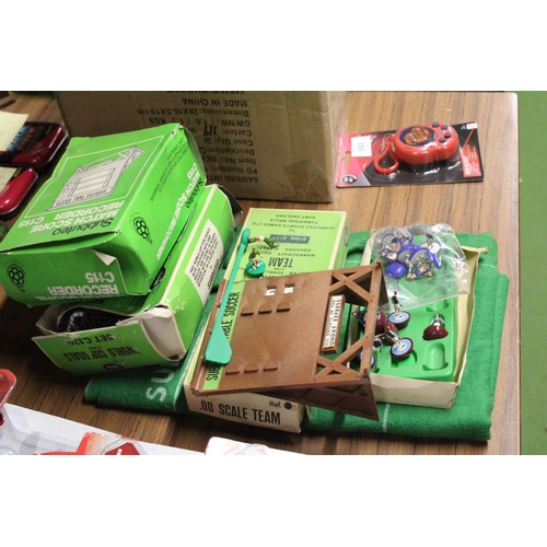 552 - A SMALL QUANTITY OF VINTAGE SUBBUTEO ITEMS